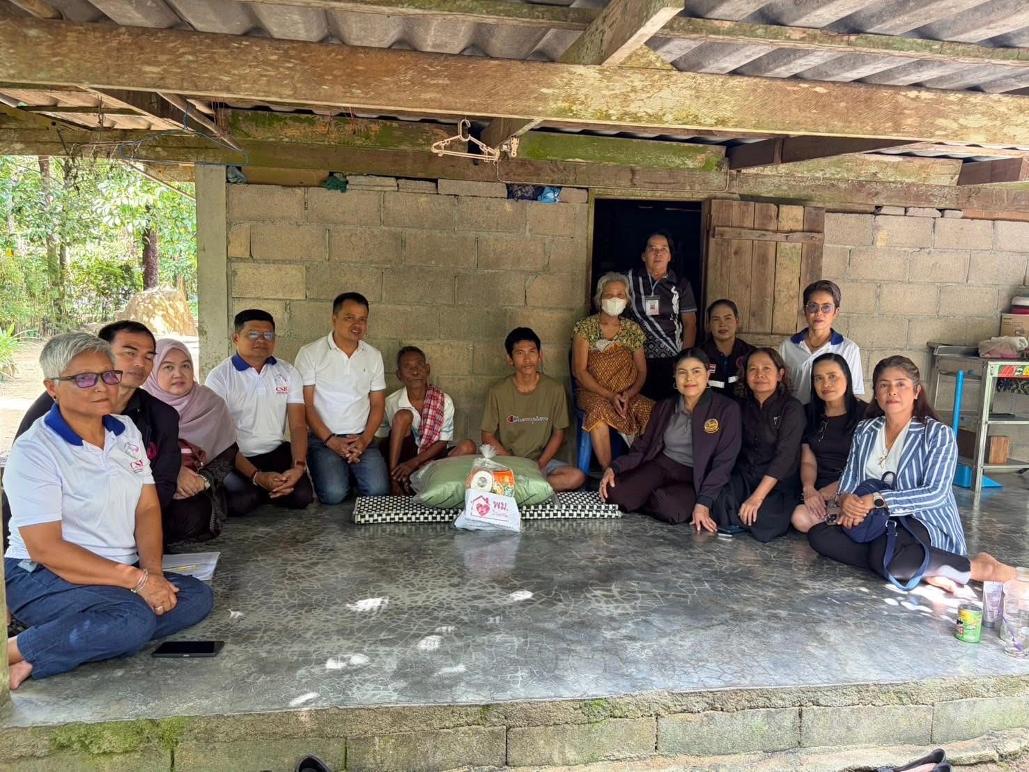 พช.ศรีนครินทร์ ลงพื้นที่ช่วยเหลือครัวเรือนเปราะบาง ซึ่งเป็นครัวเรือน TPMAP ในตำบลลำสินธุ์ อำเภอศรีนครินทร์ จังหวัดพัทลุง