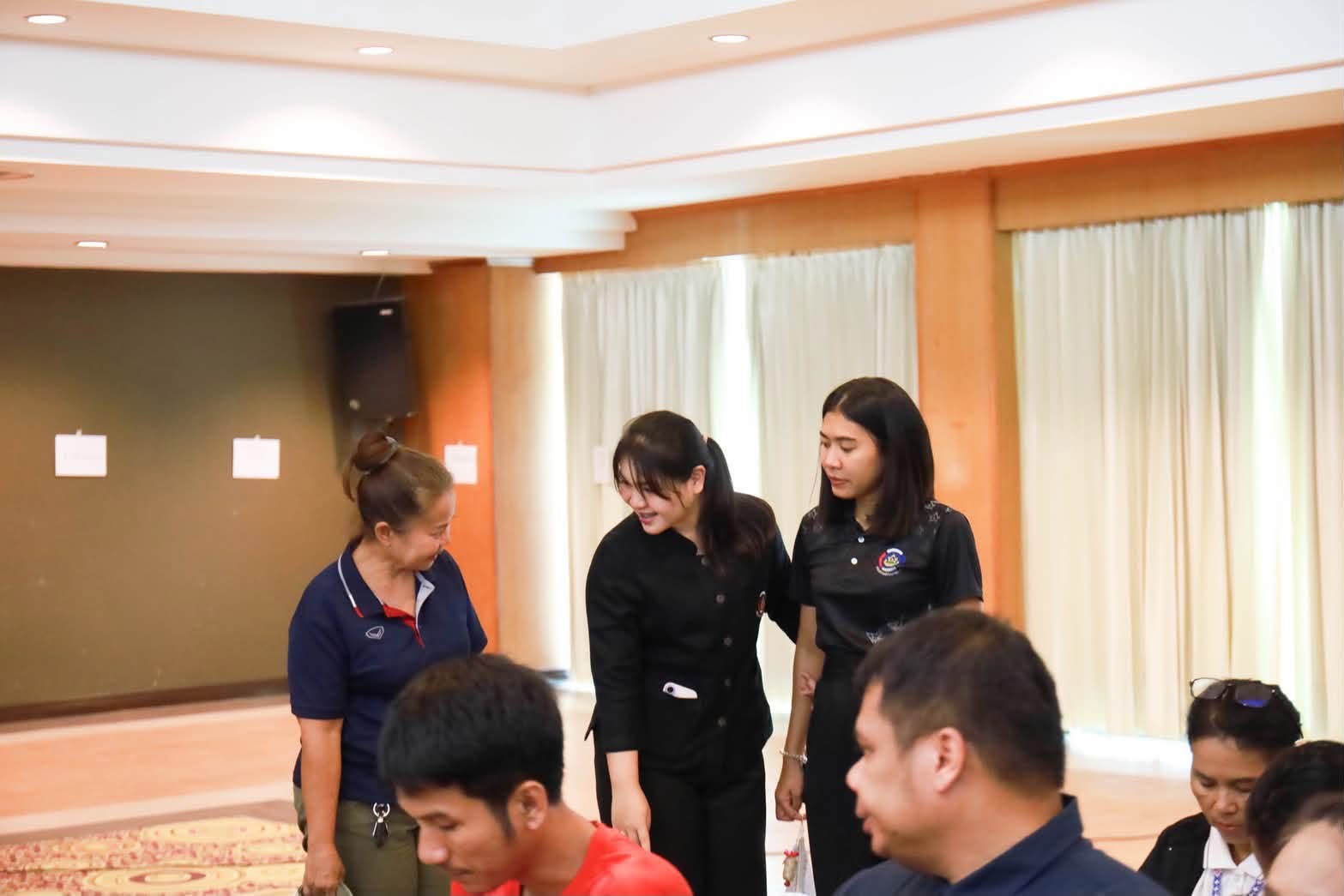 พช.ศรีนครินทร์ ร่วมกิจกรรมการพิจารณากลั่นกรองผลิตภัณฑ์ที่ผู้ประกอบการส่งเข้าสู่ระบบการคัดสรรสุดยอด OTOP
